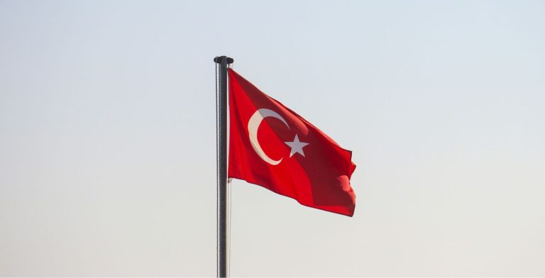トルコ　国旗　eSIM　おすすめ　オラフライ